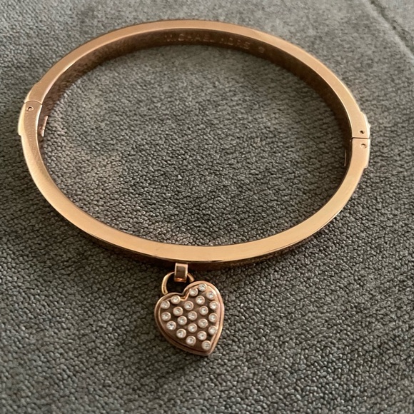 Michael Kors Women MK Logo Heart Rose gold  Bangle Bracelet Crystals MKJ5039791 - Picture 2 of 6